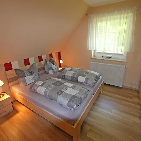 Holiday home Ferienhaus Mit 3 Schlafraeumen Bod Bodstedt