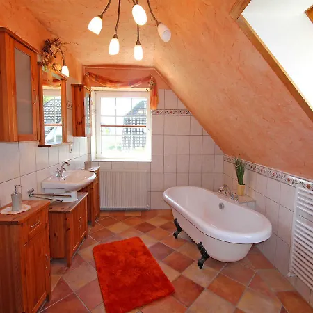 Ferienhaus Mit 3 Schlafraeumen Bod * Bodstedt